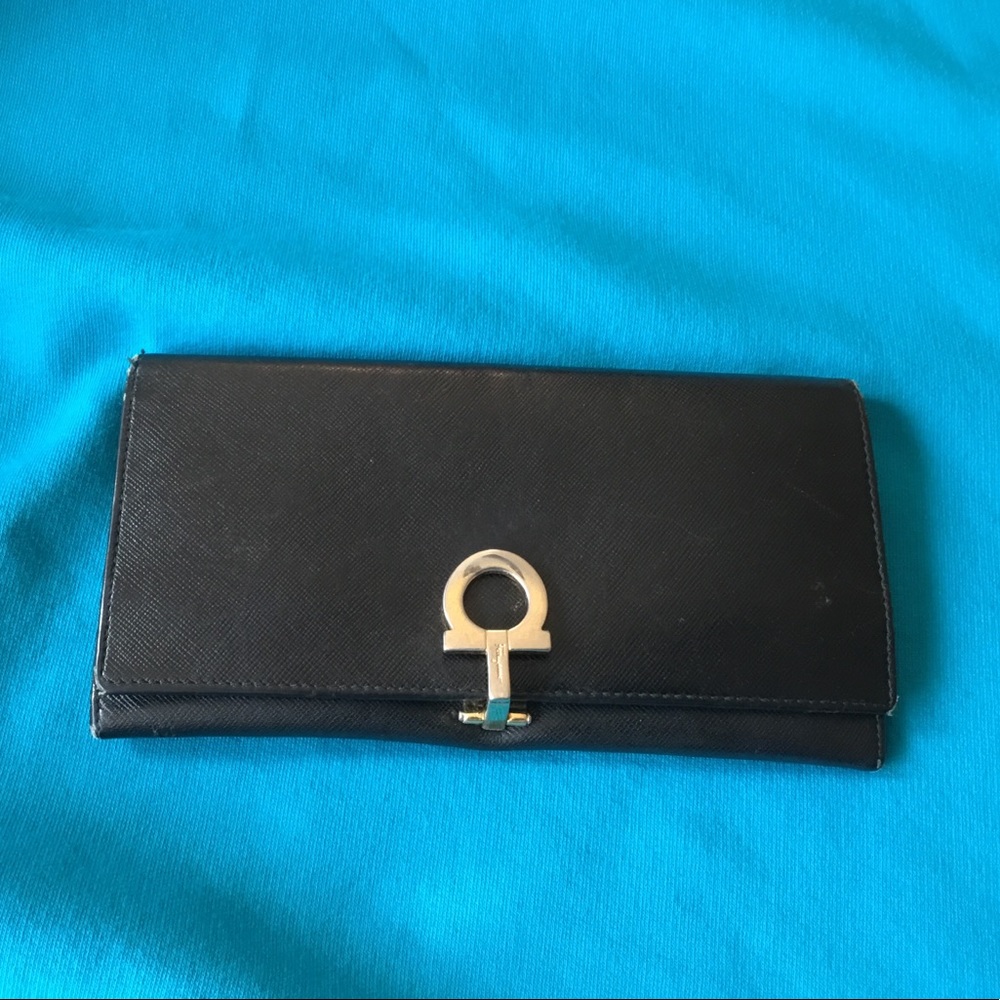 Salvatore Ferragamo Gancini Continental wallet